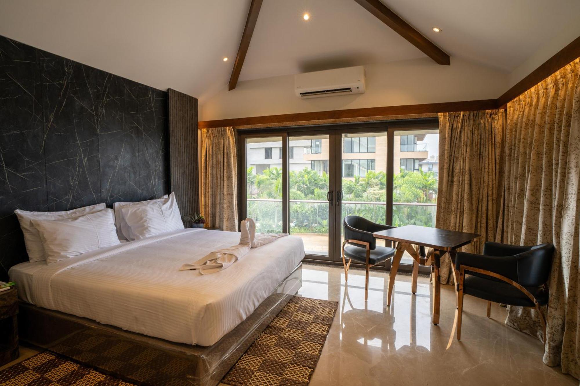 Mstays Ecr By Mirabilis Hotel Chennai Exteriör bild
