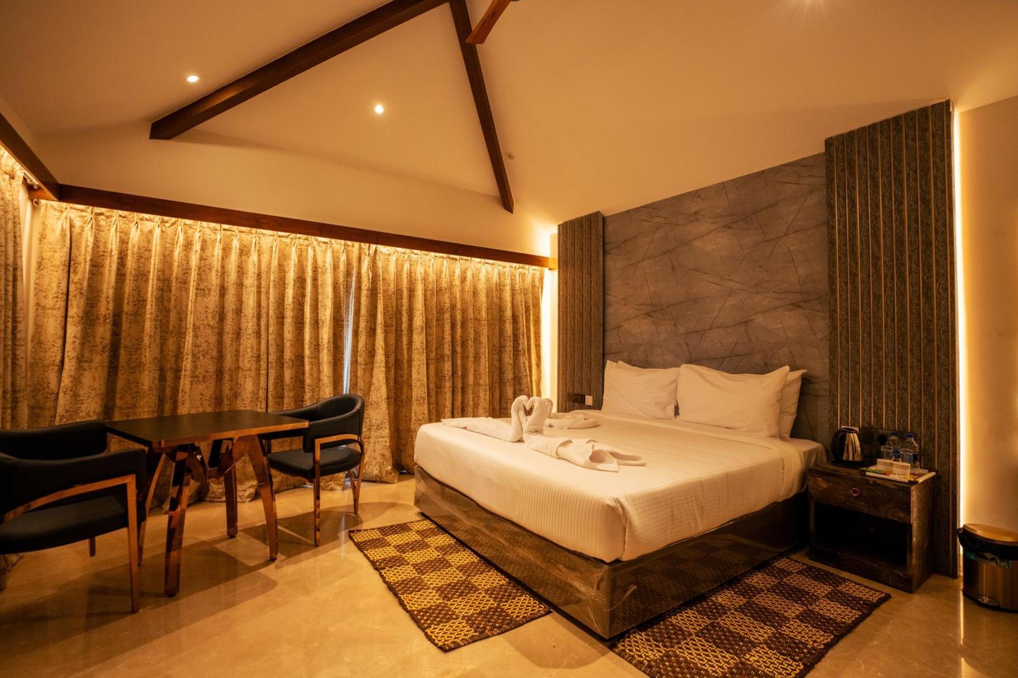 Mstays Ecr By Mirabilis Hotel Chennai Exteriör bild