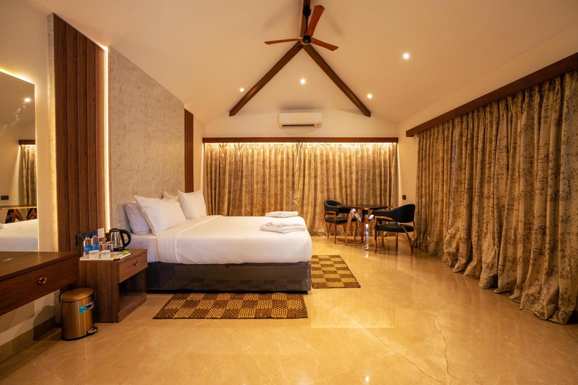 Mstays Ecr By Mirabilis Hotel Chennai Exteriör bild
