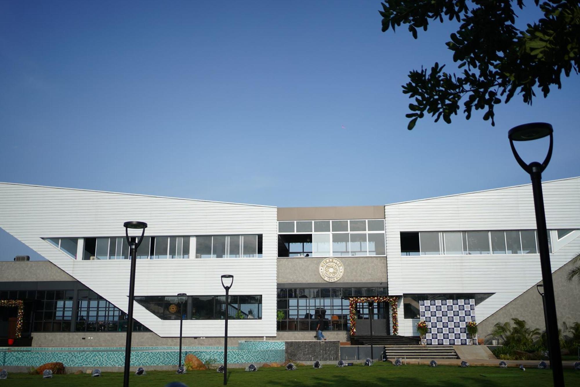Mstays Ecr By Mirabilis Hotel Chennai Exteriör bild