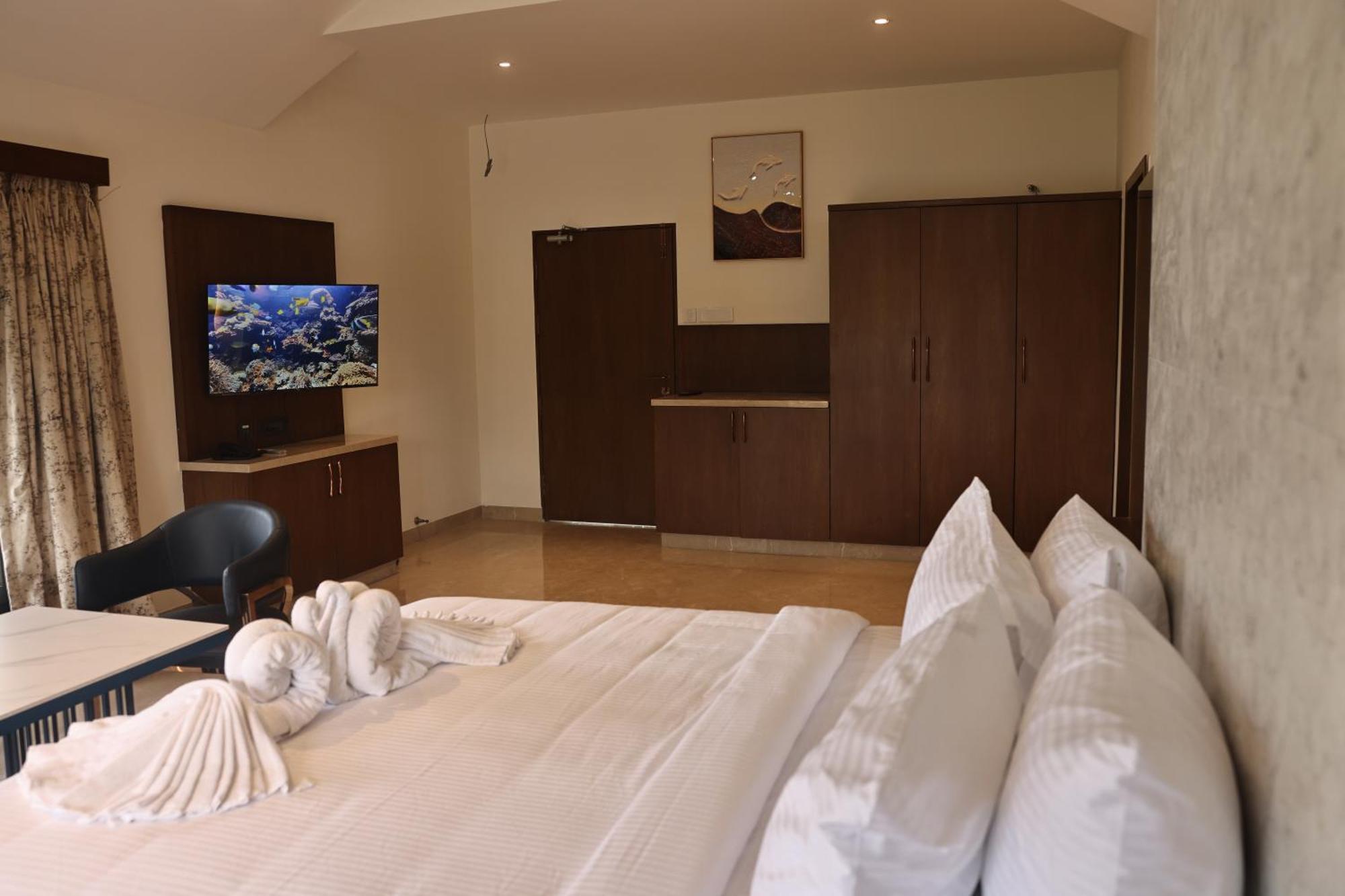 Mstays Ecr By Mirabilis Hotel Chennai Exteriör bild