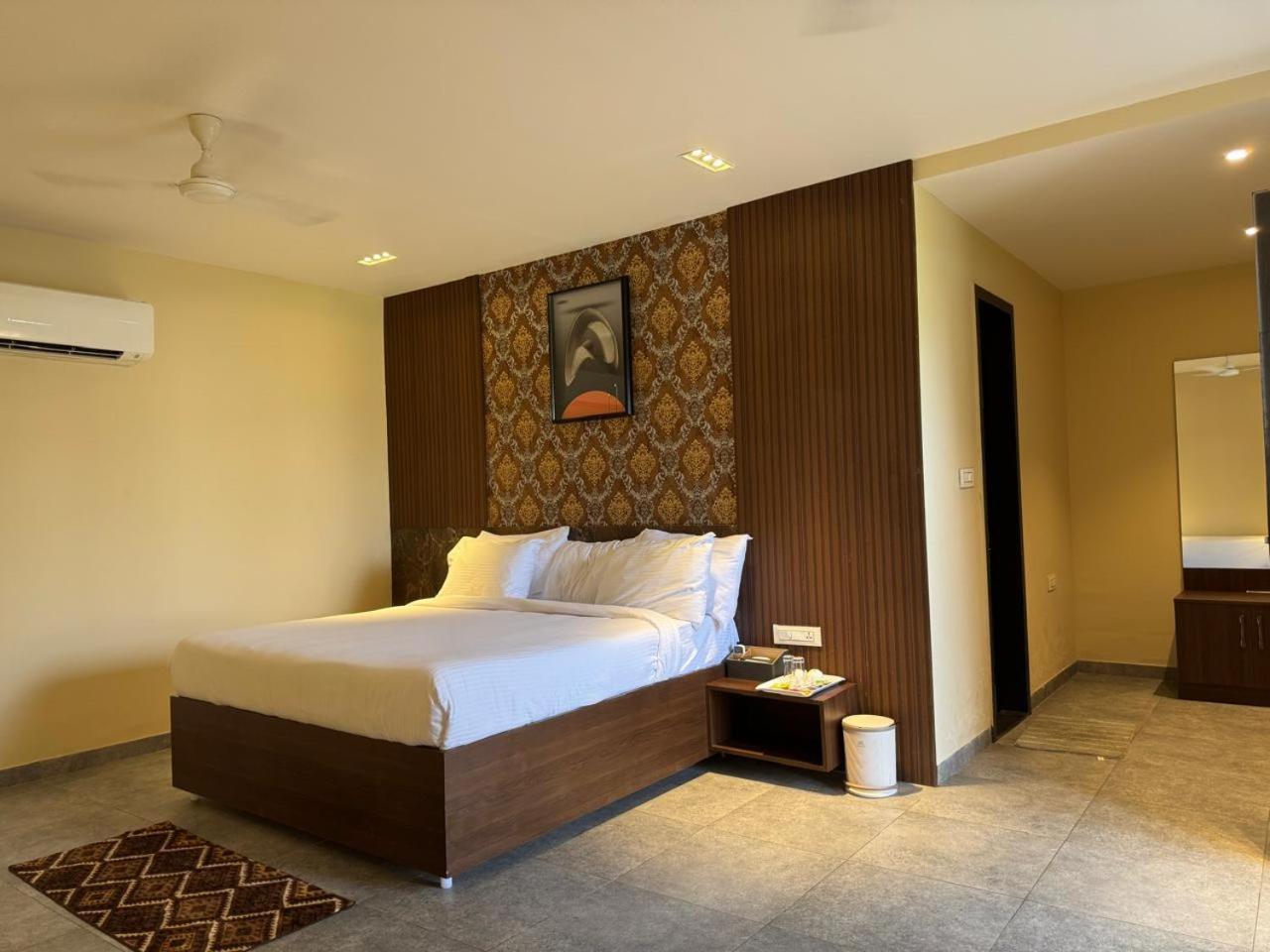 Mstays Ecr By Mirabilis Hotel Chennai Exteriör bild